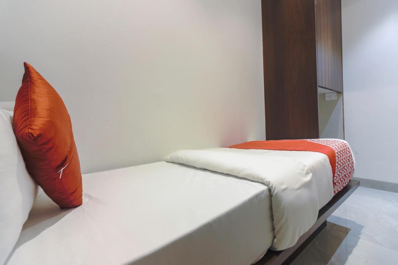 Hotel Flora Suites Mumbai  Buitenkant foto