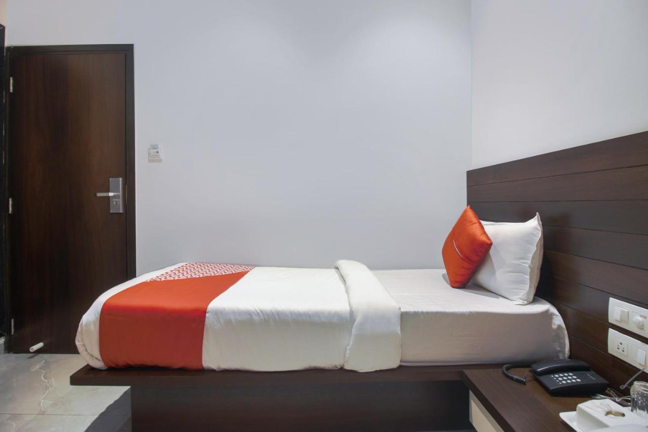 Hotel Flora Suites Mumbai  Buitenkant foto