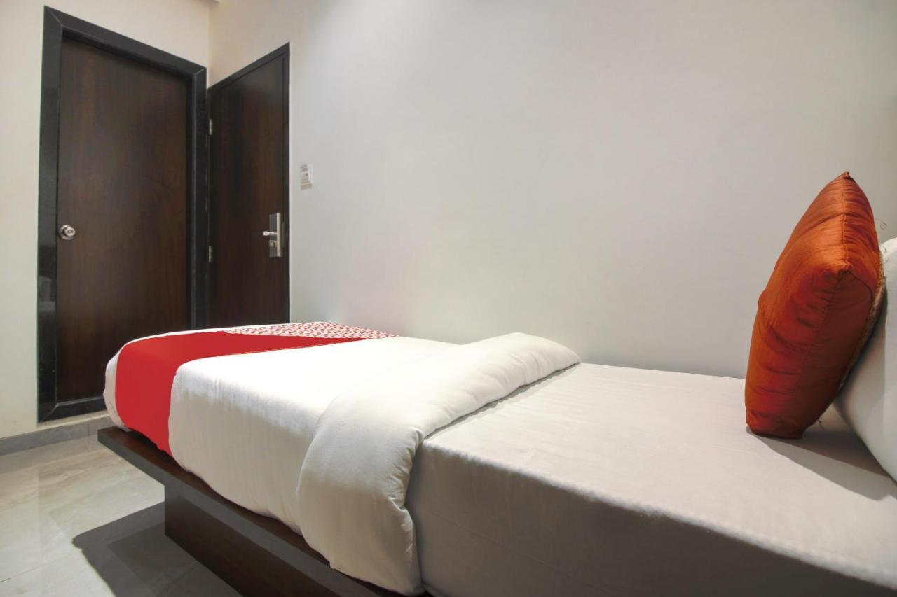 Hotel Flora Suites Mumbai  Buitenkant foto