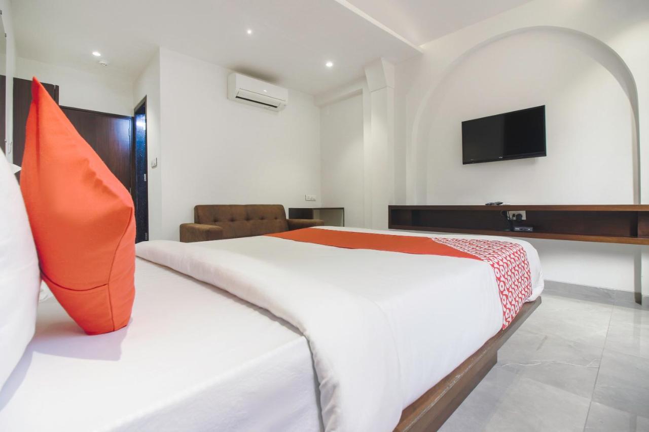 Hotel Flora Suites Mumbai  Buitenkant foto