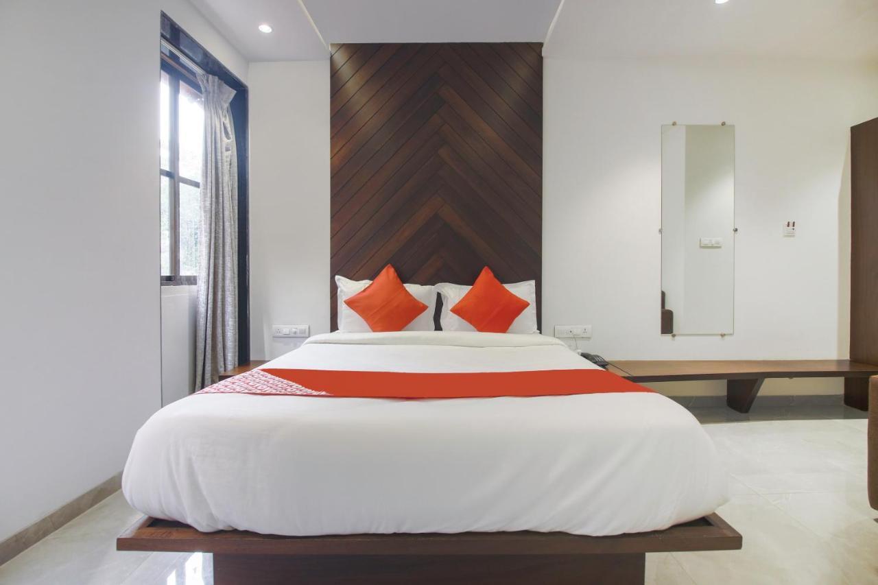 Hotel Flora Suites Mumbai  Buitenkant foto