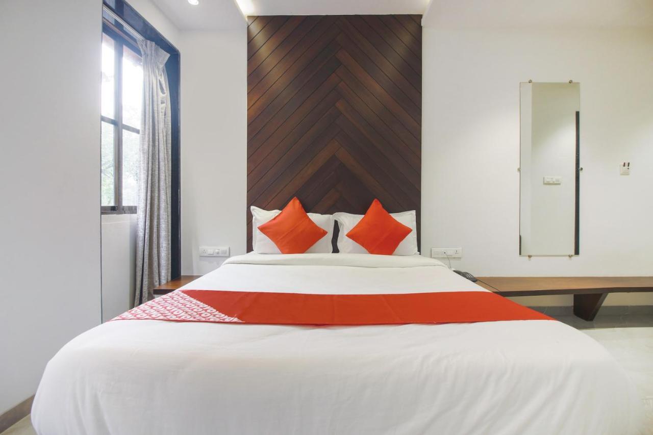 Hotel Flora Suites Mumbai  Buitenkant foto