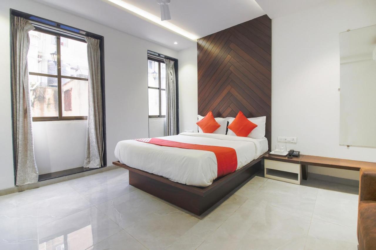 Hotel Flora Suites Mumbai  Buitenkant foto